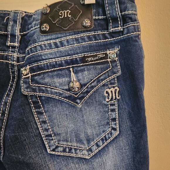 Miss Me JS4009C9 Crop Rhinestone Embellished Detail Jeans Size 28 - Picture 3 of 7